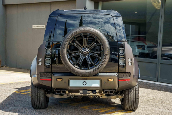 2025 MY25.5 Land Rover Defender L663 110 P635 OCTA SUV image 4