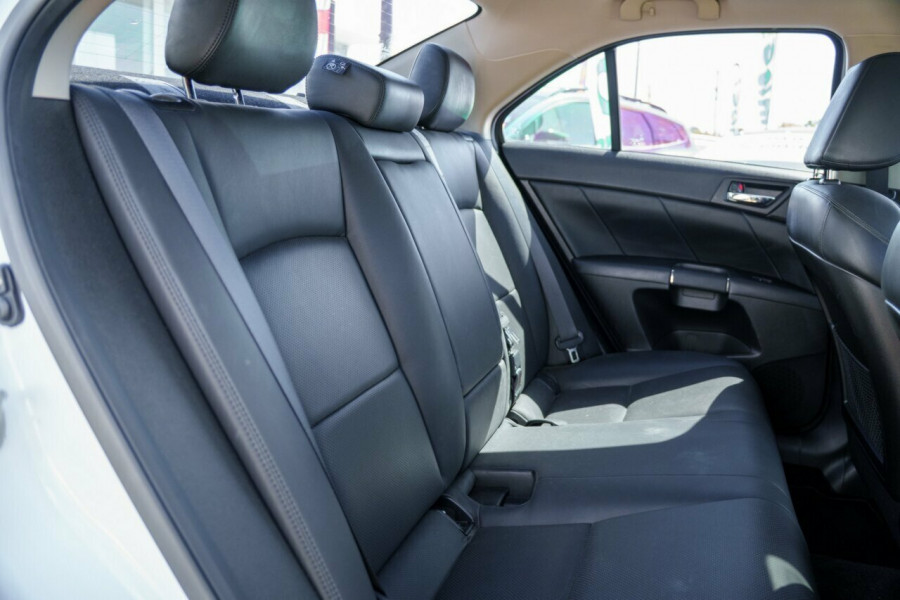 2010 MY11 Suzuki Kizashi FR Prestige Sedan Image 9