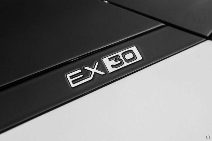 2024 MY25 Volvo EX30  Single Motor Extended Range Plus SUV Image 11