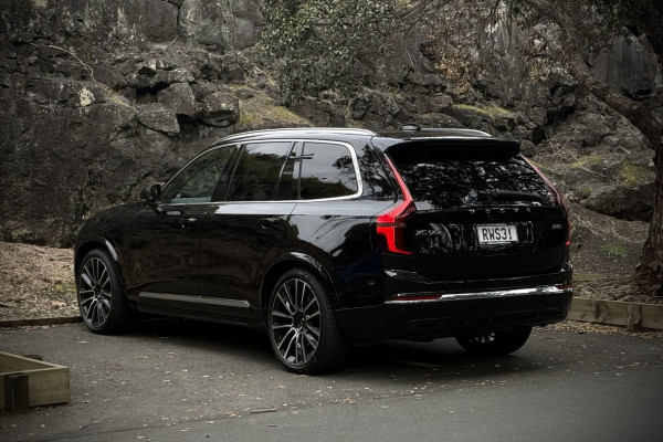 2026 Volvo XC90 L Series Ultra B5 Bright SUV Image 4