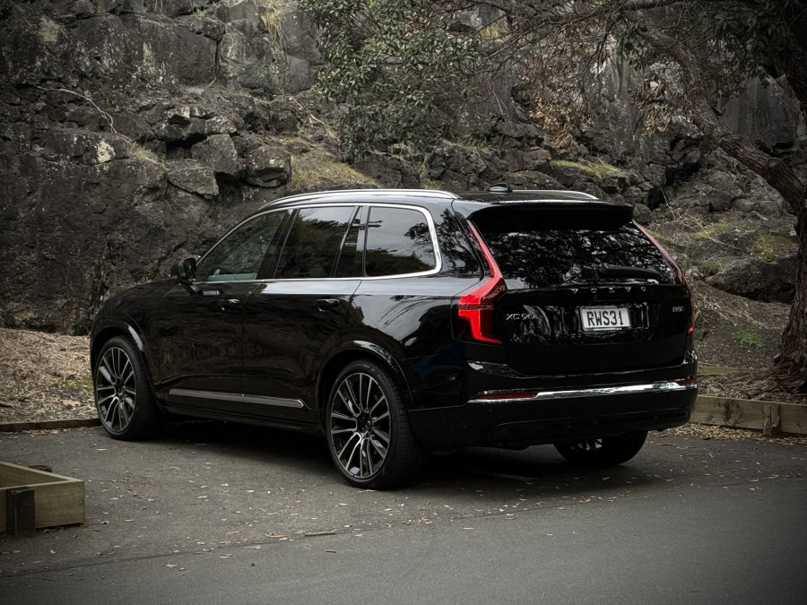 2026 Volvo XC90 L Series Ultra B5 Bright SUV Image 4