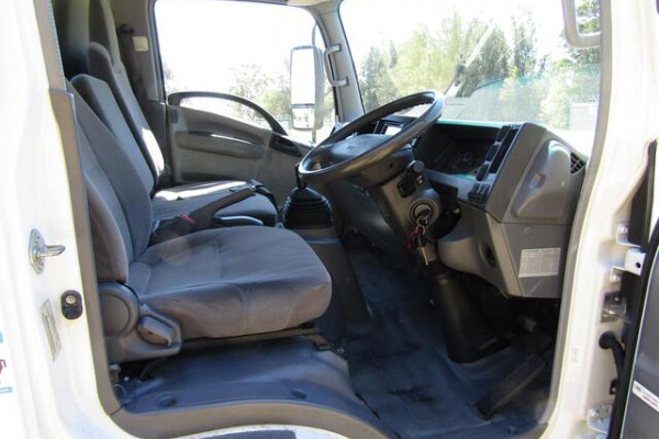 2010 Isuzu Npr NH 200 SHORTUAL HAS Cab Chassis Image 5