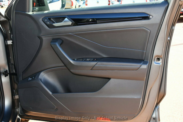 2025 Volkswagen T-Roc D11 R SUV Image 5