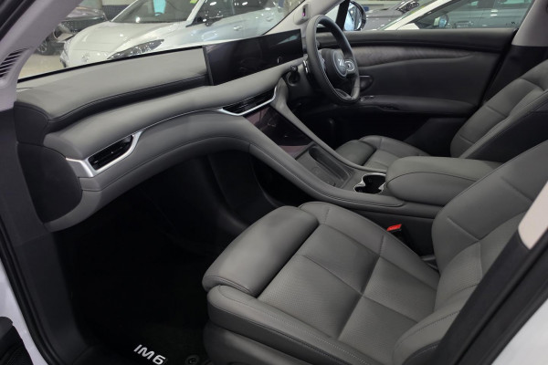2025 MG IM6 S12L Platinum SUV Image 1
