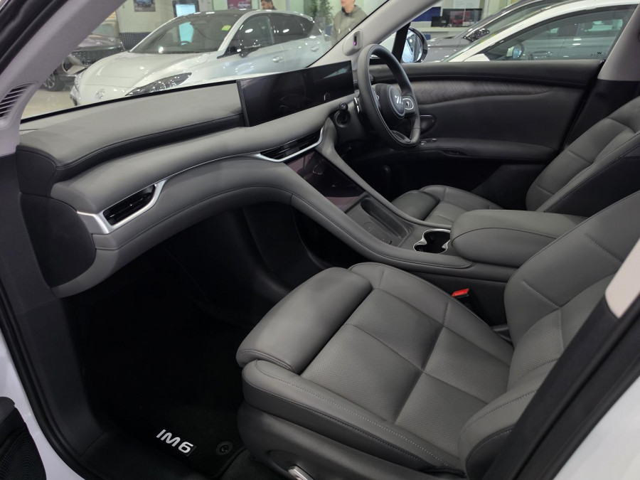 2025 MG IM6 S12L Platinum SUV Image 1