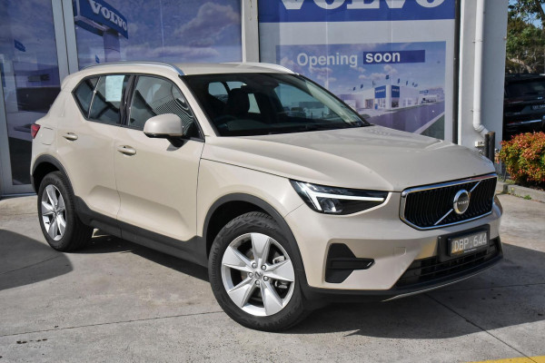 2023 Volvo XC40  Plus B4 SUV