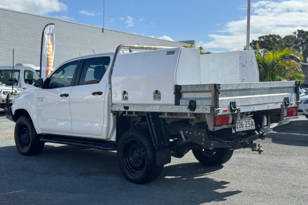 2020 Toyota HiLux  SR Dual Cab Cab Chassis Image 4