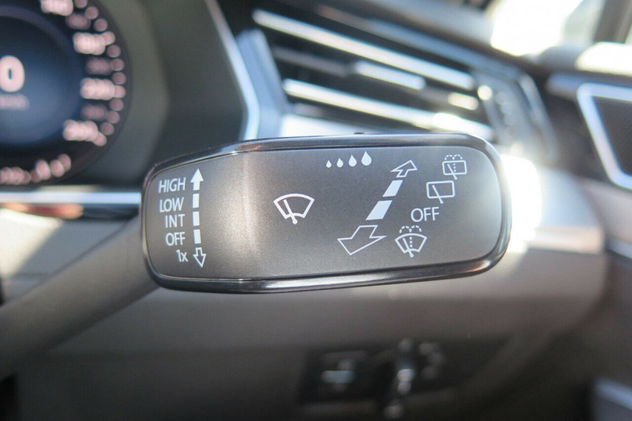 2017 Volkswagen Passat B8 206TSI R-Line Wagon Image 12