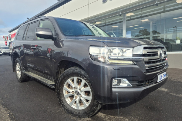 2019 Toyota LandCruiser VDJ200R VX SUV Image 3