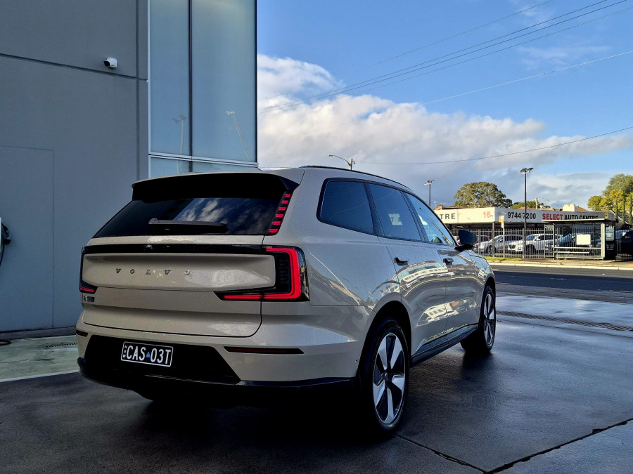 2025 Volvo EX90  Plus Twin Motor SUV Image 5
