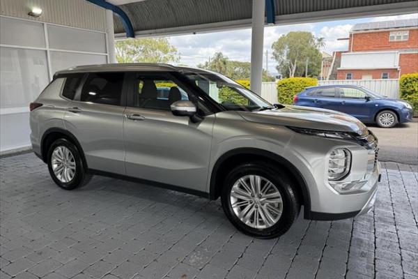 2023 MY24 Mitsubishi Outlander ZM LS SUV Image 5