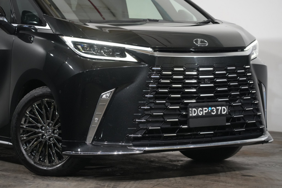 2025 Lexus LM 500h Ultra Luxury Black Trim SUV