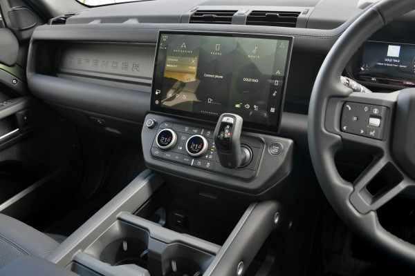 2026 Land Rover Defender L663 110 P425 X-Dynamic SE SUV image 7