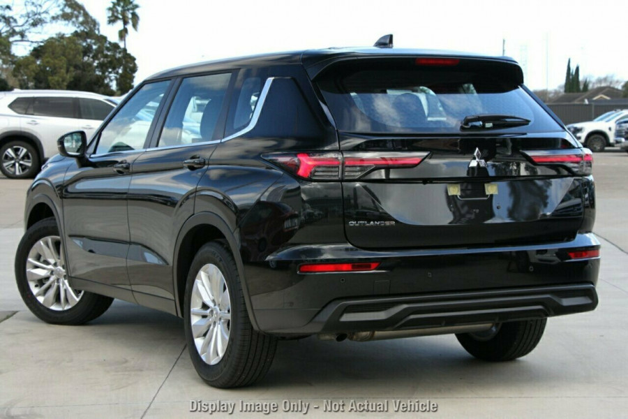 2025 Mitsubishi Outlander ZM ES SUV Image 3