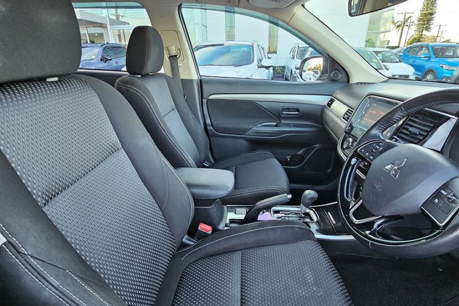 2017 Mitsubishi Outlander ZK LS SUV Image 10