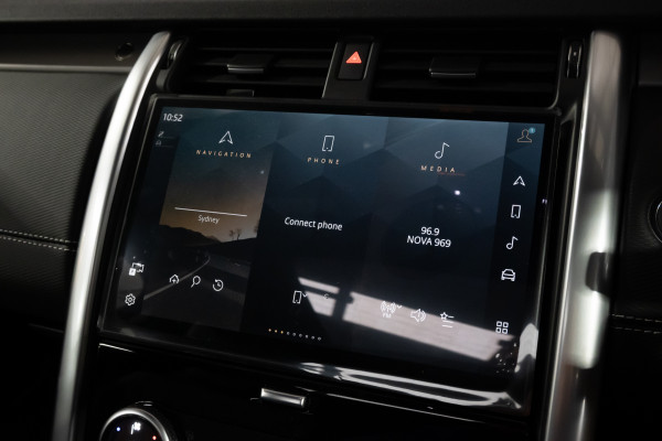 2026 Land Rover Discovery Series 5 D350 Dynamic SE SUV image 18