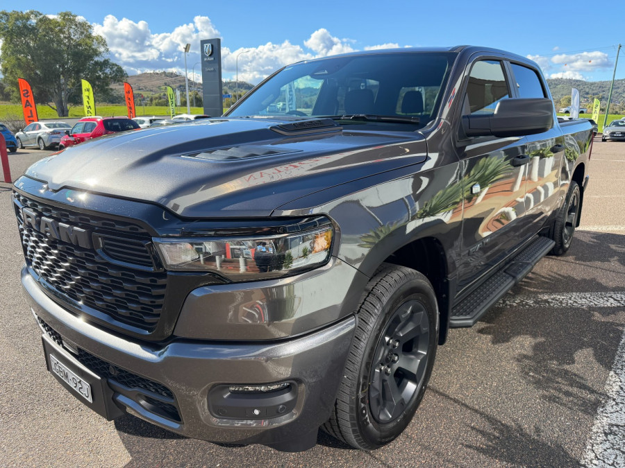 2026 Ram 1500 Express Ute Image 5