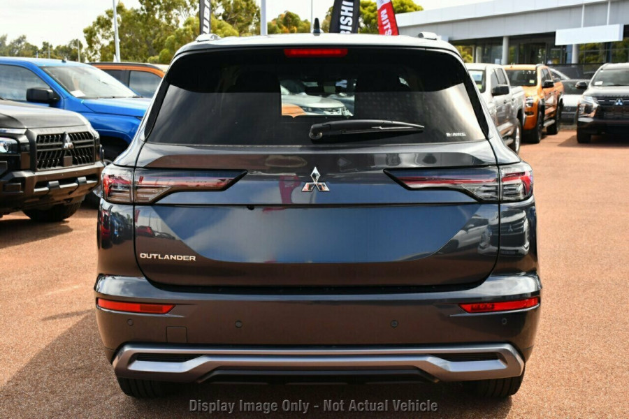 2026 Mitsubishi Outlander ZM Black Edition SUV Image 18
