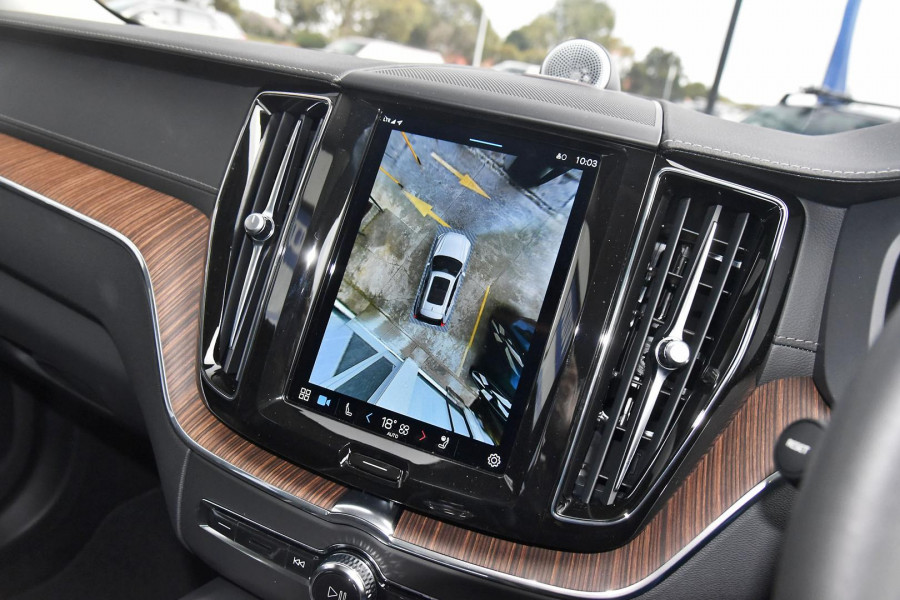 2023 Volvo XC60  Ultimate B6 Dark SUV Image 17