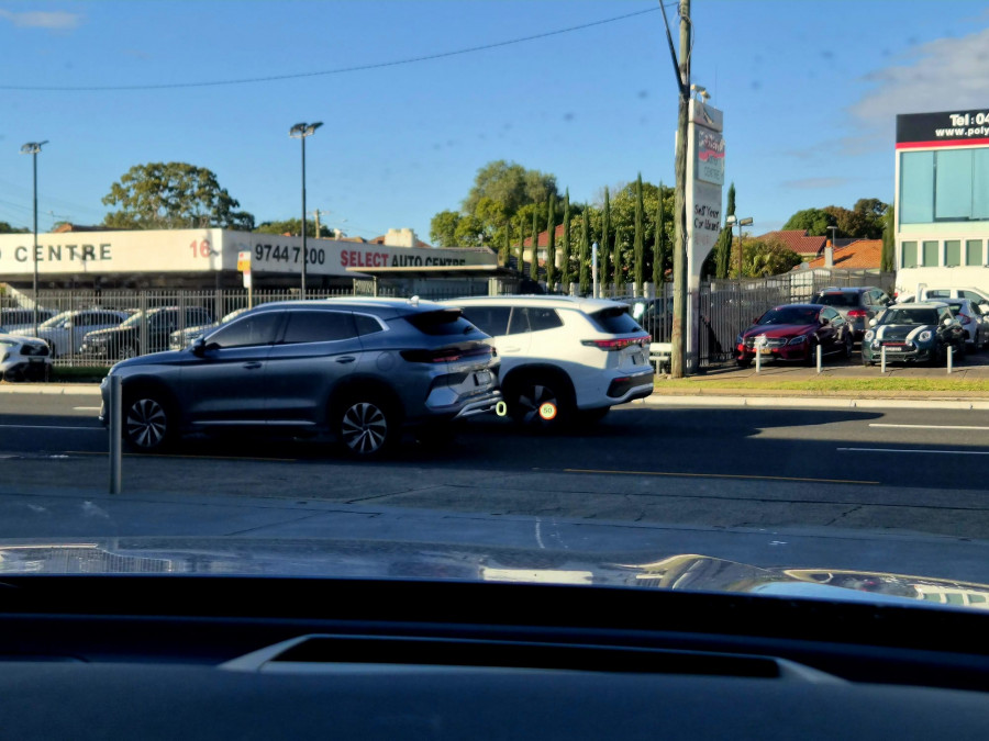 2026 Volvo XC60 UZ Plus T8 Plug-in Hybrid Dark SUV Image 16