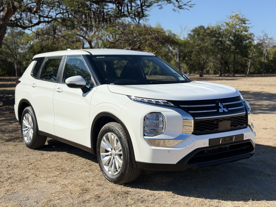2026 Mitsubishi Outlander ZM ES SUV Image 1