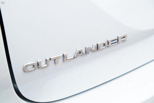 2025 Mitsubishi Outlander ZM LS SUV Image 8