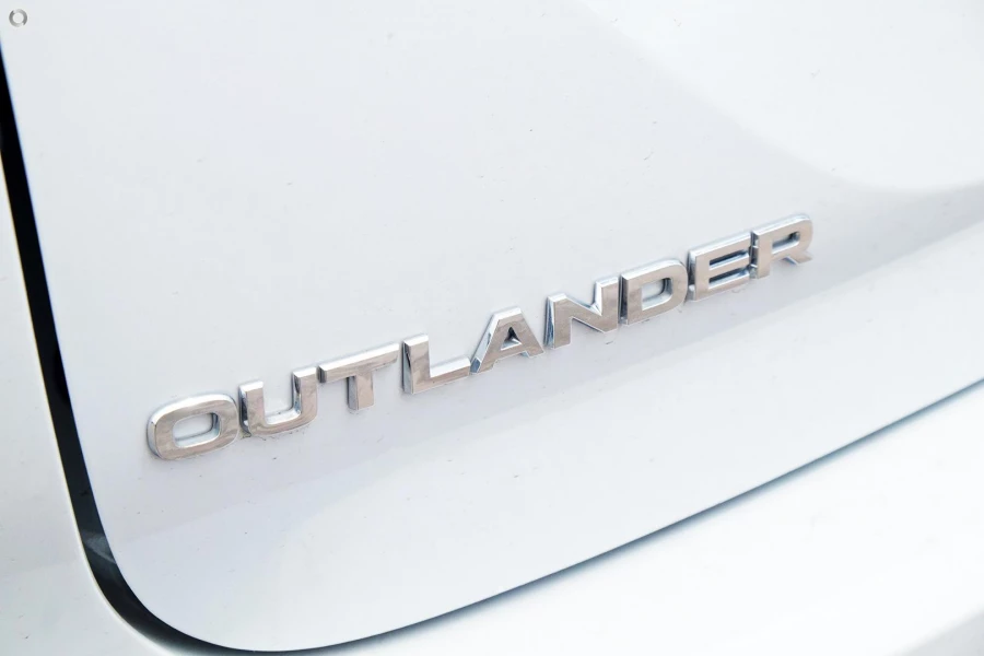 2025 Mitsubishi Outlander ZM LS SUV Image 8
