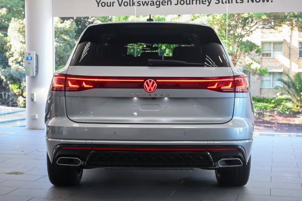 2025 Volkswagen Touareg RC 210TDI R-Line SUV image 5
