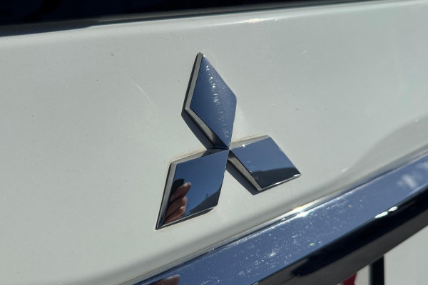 2017 Mitsubishi Pajero Sport QE GLS SUV Image 26