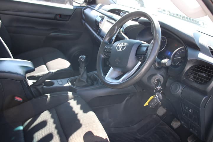 2017 Toyota Hilux GUN126R SR Cab Chassis Image 11