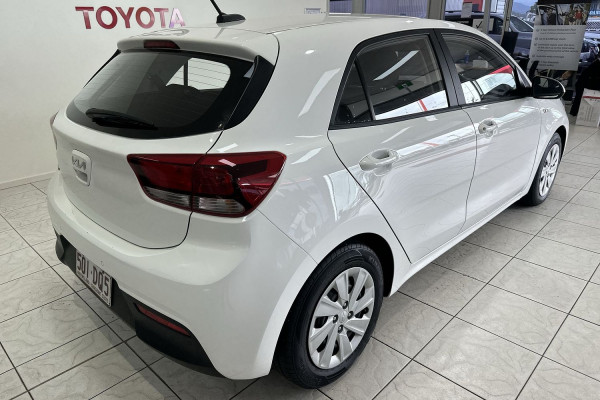 2021 Kia Rio H8S6K461FDD892 s Hatch Image 3