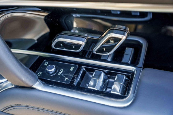 2024 MY25 Land Rover Range Rover L460 D350 Autobiography SUV image 11