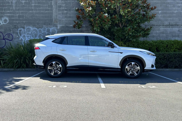 2026 MG HS Super Hybrid Excite SUV Image 2