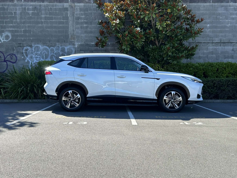2026 MG HS Super Hybrid Excite SUV Image 2