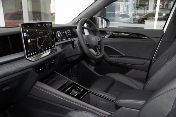 2026 Volkswagen Tayron R4 200TSI eHybrid R-Line SUV Image 8