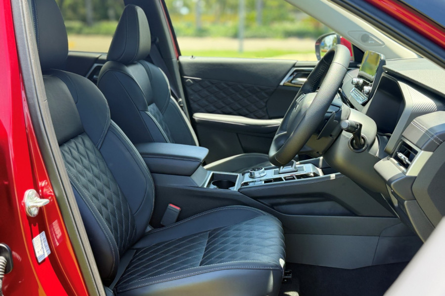 2024 Mitsubishi Outlander ZM Exceed SUV Image 12