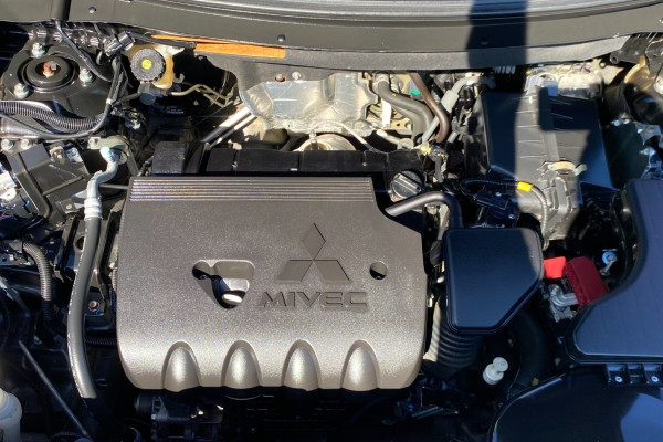 2019 Mitsubishi Outlander ZL ES SUV Image 16
