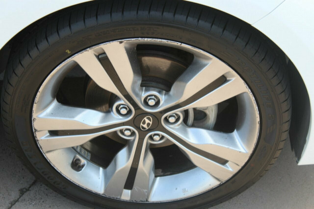 2012 Hyundai Veloster FS + Coupe Hatchback Mobile Image 13