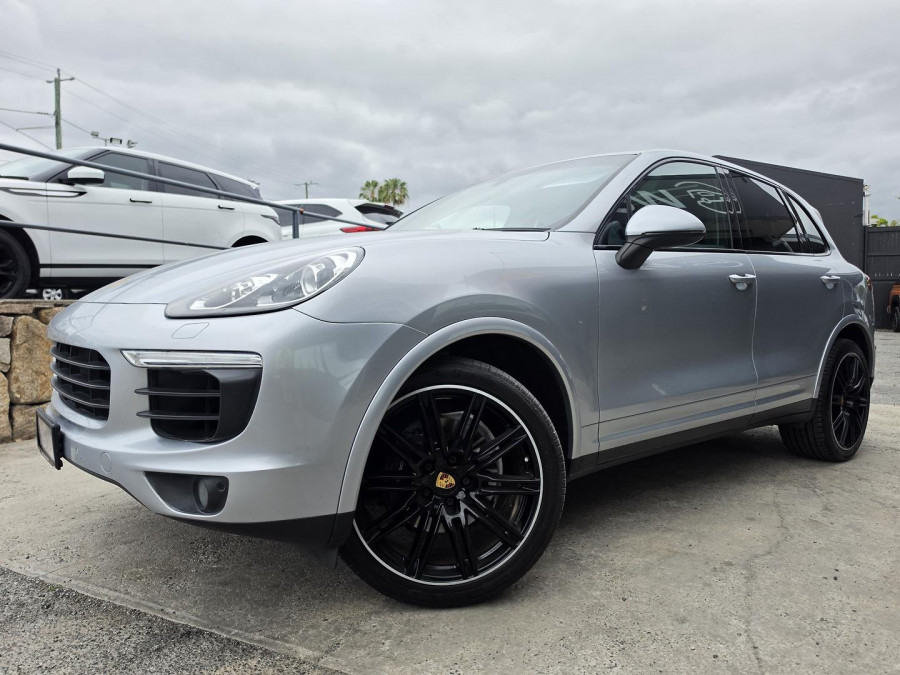 2016 MY17 Porsche Cayenne 92A Platinum Edition SUV Image 1