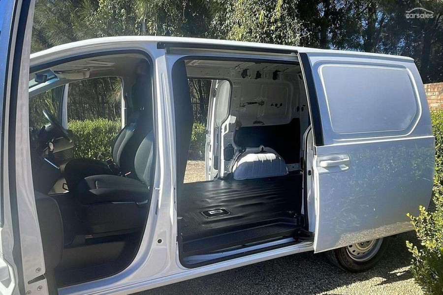 2022 Hyundai Staria Load US4.V1  Van Image 7