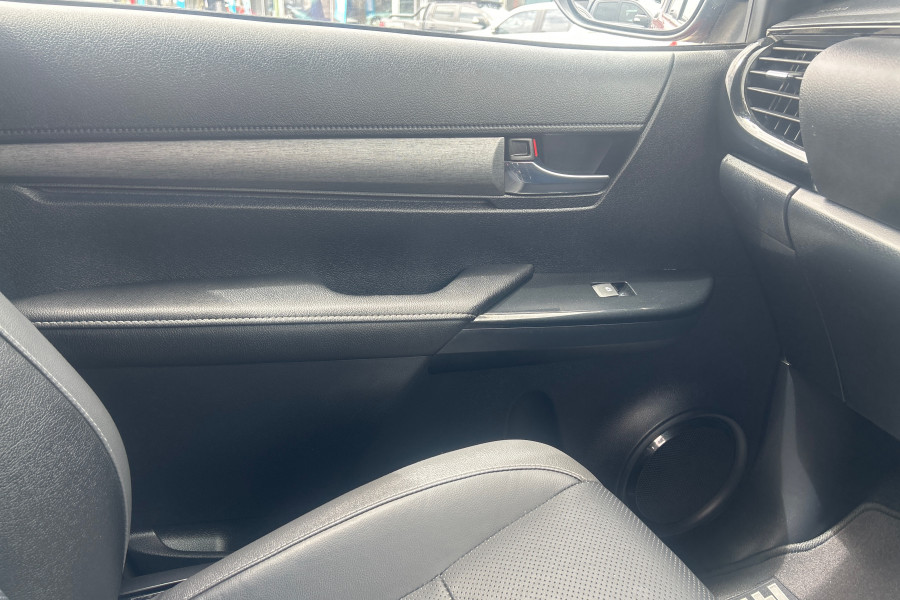 2022 Toyota HiLux GUN126R Rogue Double-Cab Pick-Up Image 33