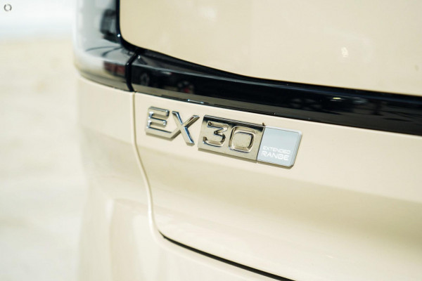 2026 Volvo EX30  Single Motor Extended Range Ultra SUV Image 6
