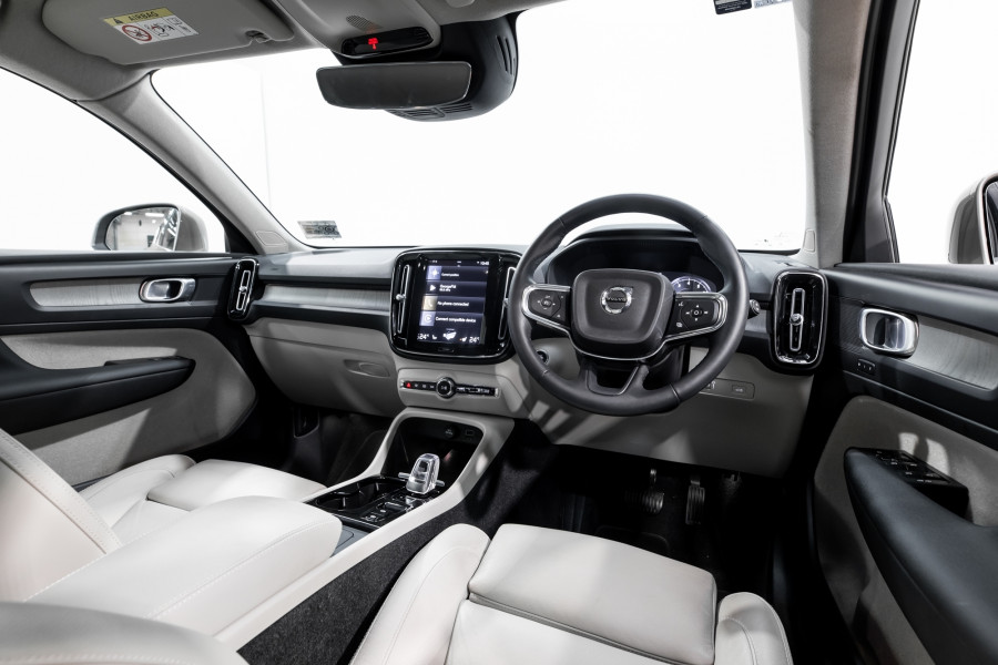 2022 Volvo XC40 T4 Inscription Petrol AWD SUV Image 18