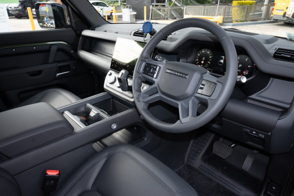 2026 Land Rover Defender L663 110 D350 X-Dynamic SE SUV image 11