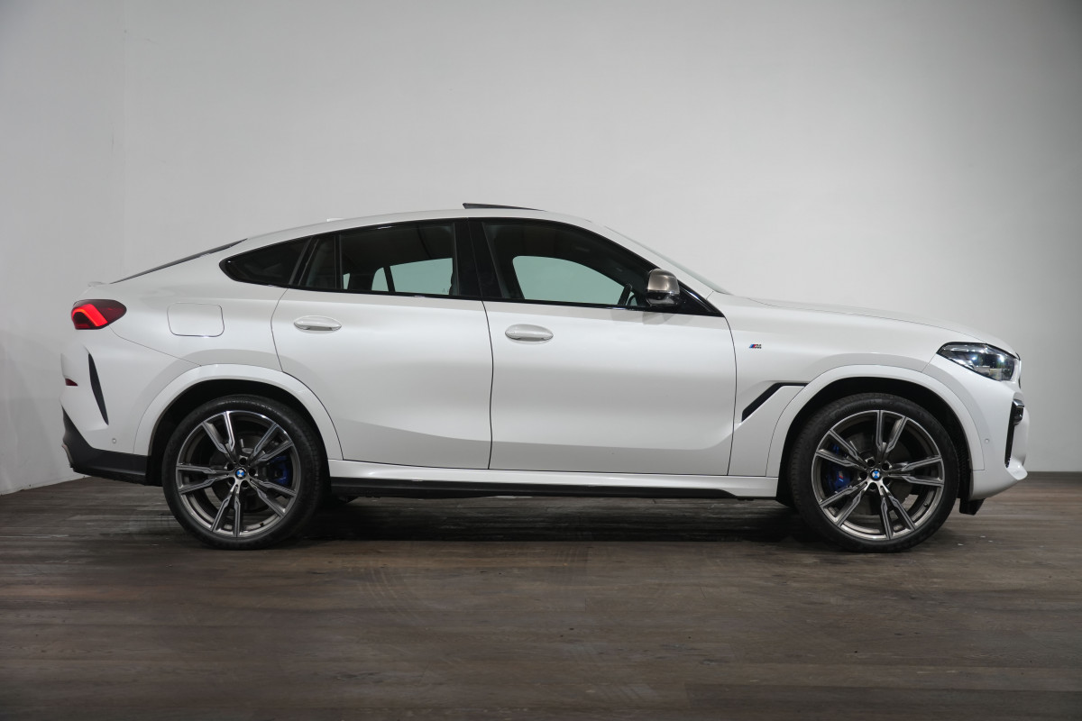 2022 BMW X6 M50i Coupe
