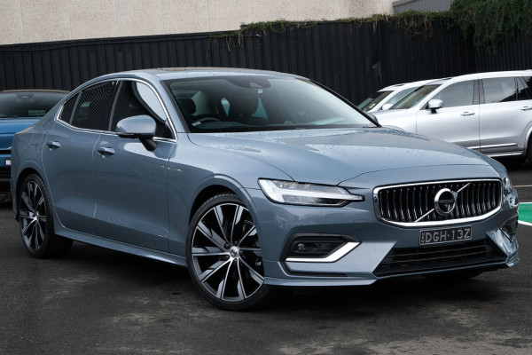 2022 Volvo S60  B5 Inscription Sedan