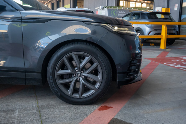 2026 Land Rover Range Rover Velar L560 P250 Dynamic SE SUV image 24