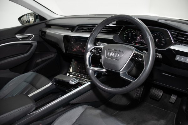 2021 Audi e-tron 55 SUV image 15