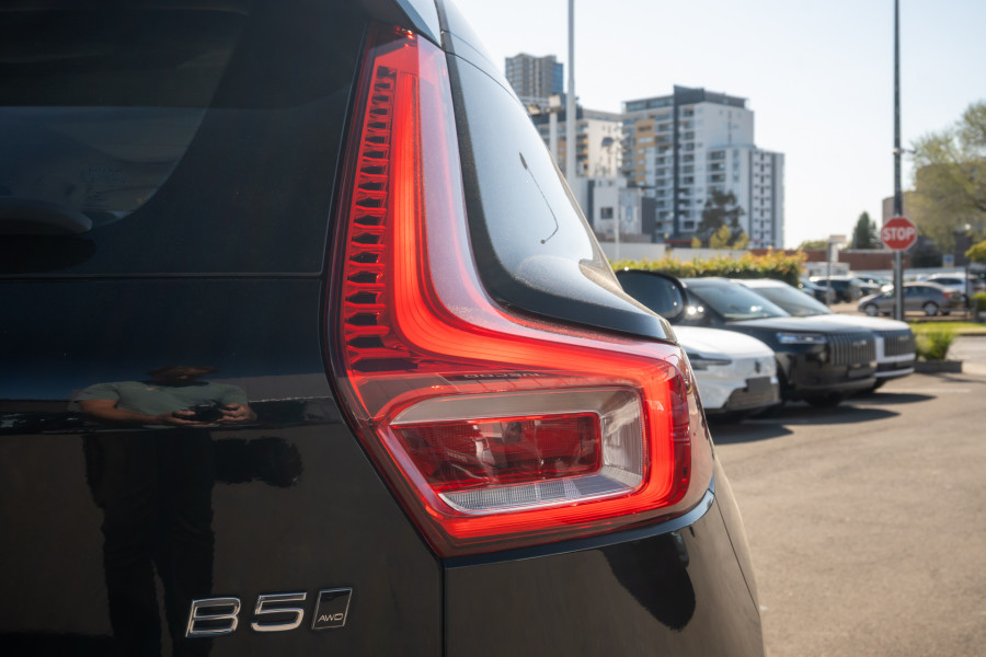 2022 MY23 Volvo XC40 XZ Ultimate B4 Dark SUV Image 24