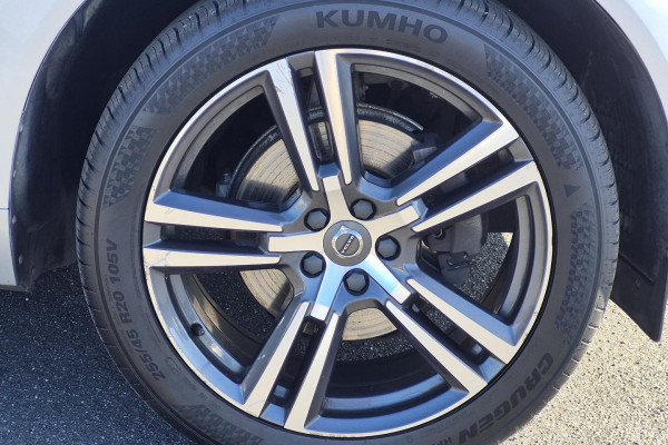 2020 MY21 Volvo XC60 UZ D4 Momentum SUV Image 25